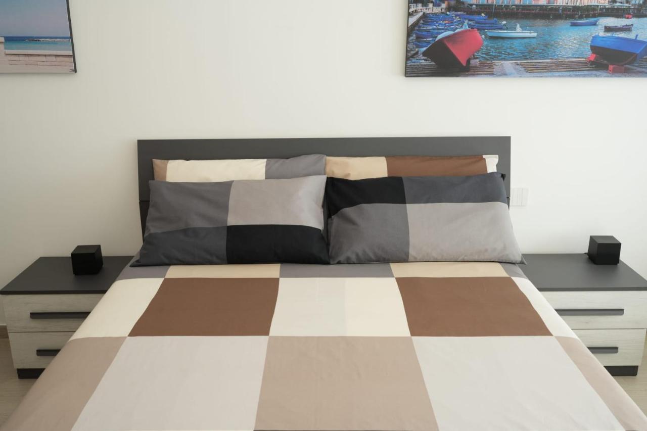 Homega - City Center New Apartment Бари Экстерьер фото