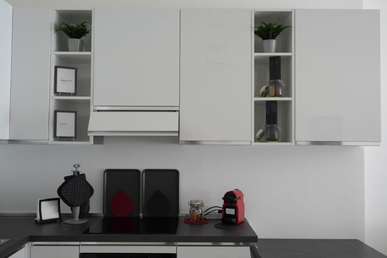 Homega - City Center New Apartment Бари Экстерьер фото
